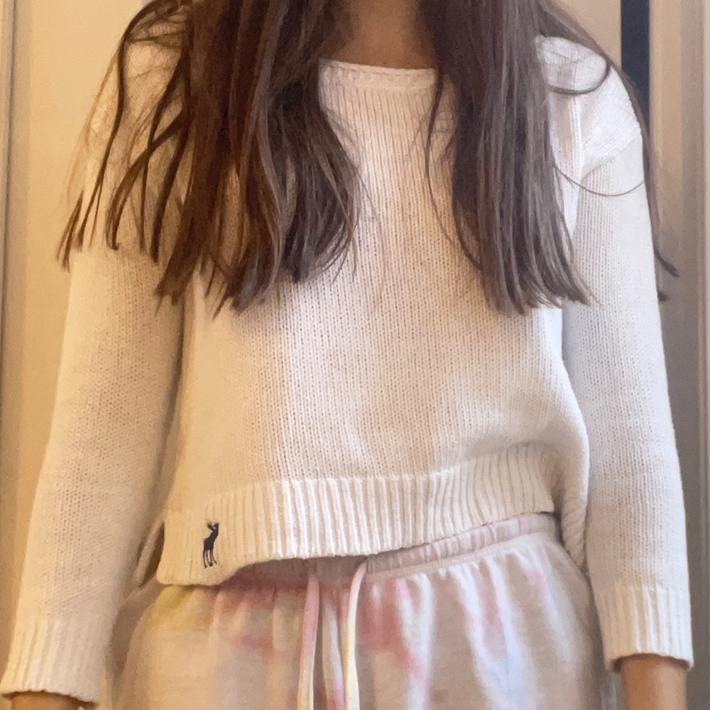 White Abercrombie & Fitch Cropped Knit Sweater ✨